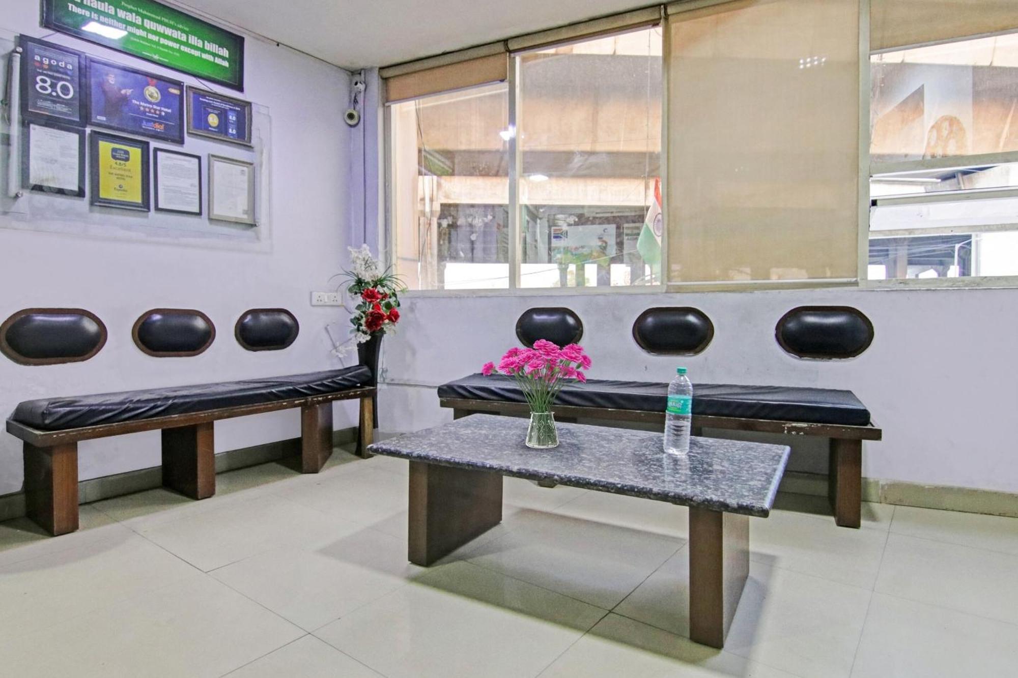 Hotel O Flagship Hotel Metro Star Near Lotus Temple New Delhi Exterior foto