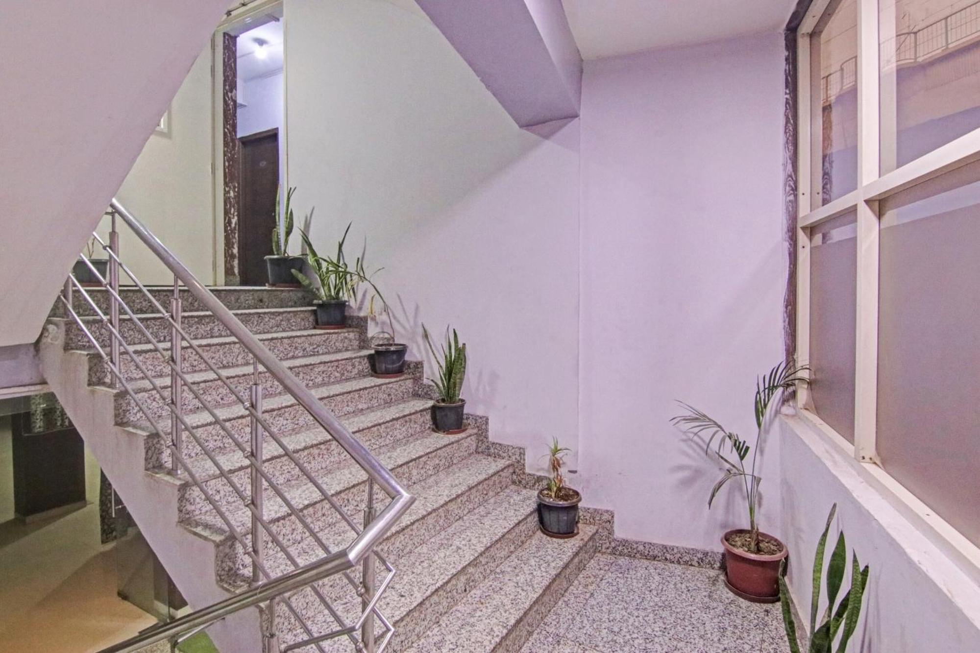 Hotel O Flagship Hotel Metro Star Near Lotus Temple New Delhi Exterior foto